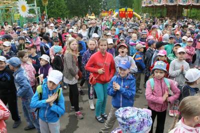 В Петербурге начнут выдавать сертификаты на летние лагеря с 19 апреля