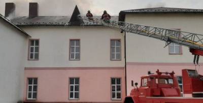 В Прикарпатье загорелась больница, десятки пациентов эвакуированы