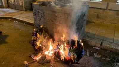 Видео: ортодоксы-экстремисты сожгли флаги и цветы на военном кладбище в Иерусалиме