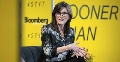 Фонд Кэти Вуд купил акции Coinbase на $246 миллионов