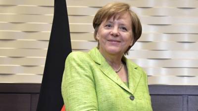 Ангела Меркель будет участвовать в переговорах Макрона и Зеленского