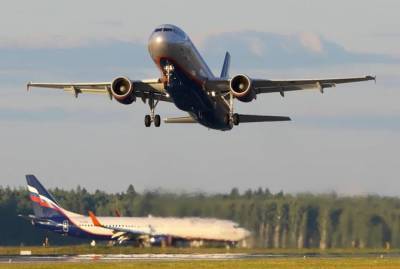 Украинский суд арестовал 12 российских самолетов за полеты в Крым