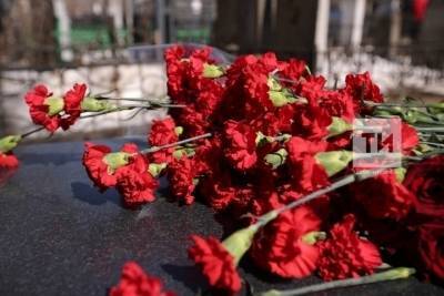 В Казани к могиле Габдуллы Тукая возложили цветы