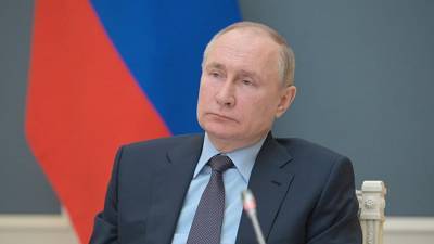Путин призвал избавиться от «забюрокраченных» процедур в соцсфере