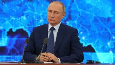 Путин заявил о необходимости избавиться от унизительных требований в соцсфере