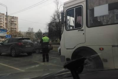 Аварию с участием автобуса зафиксировали у «Империала» в Пскове