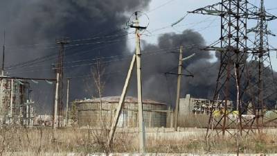 Видео из Сети. Жителей Данкова напугал черный дым из-за возгорания на заводе