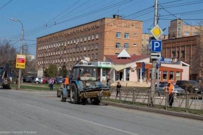 На уборку улицы Интернациональной в Рязани вышли более 40 человек