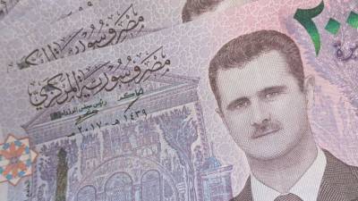 ЦБ Сирии объявил о двукратном снижении курса нацвалюты к доллару