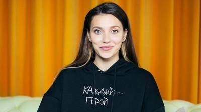 Ведущая Регина Тодоренко случайно рассекретила личность Зайца из "Маски"