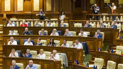 КС Молдавии одобрил роспуск парламента