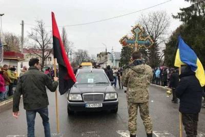 Буковина живым коридором встретила тела погибших на Донбассе воинов Ярослава Карлийчука и Алексея Мамчия