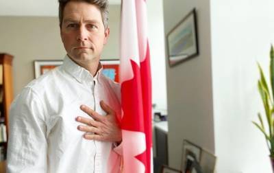 Депутат Канадского парламента принял участие в онлайн-заседании голым