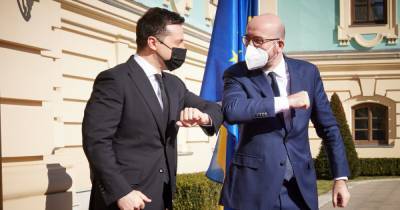 Зеленский проинформировал главу Евросовета о ситуации на востоке Украины