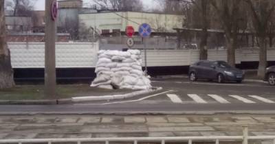 Террористы в оккупированном Донецке укрепляют админздания песком и вывозят архивы – СМИ