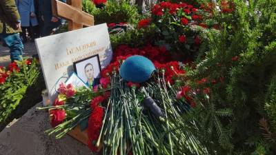 Похороны погибшего при тушении Невской мануфактуры пожарного прошли в Петербурге