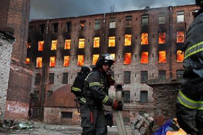 Путин наградил тушивших Невскую мануфактуру пожарных
