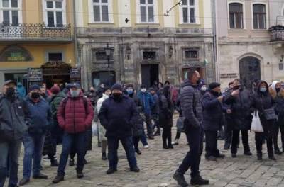 Жители Львова устроили антикарантинный протест