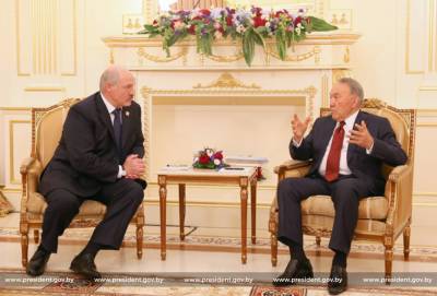 После визита в Баку Лукашенко позвонил Назарбаеву