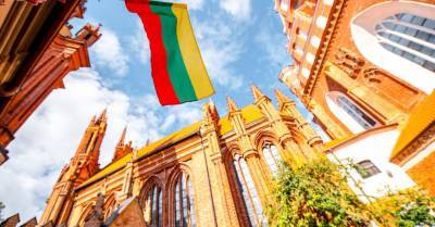 Литва продлила карантин до лета, но ограничения постепенно смягчаются