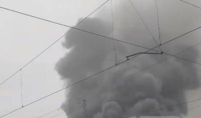 Под Днепром горят пассажирские вагоны: клубы черного дыма заполонили город, видео