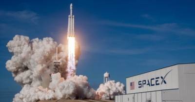 Компания Илона Маска SpaceX доставит миссию NASA на Луну