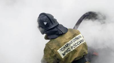 Пламя охватило 500 квадратных метров бизнес-центра "Золотое кольцо" в Москве