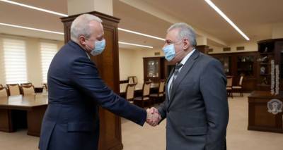 Глава МО Армении и посол России обсудили военное сотрудничество двух стран