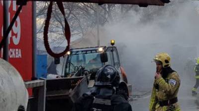 Пожар бушует в московском бизнес-центр "Золотое кольцо"