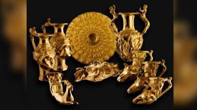 Уникальные драгоценности XII века представили на выставке в Болгарии