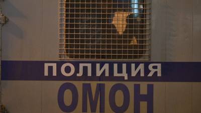Сотрудники ОМОН на Алтае ошиблись дверью и вломились в дом женщины с двумя детьми
