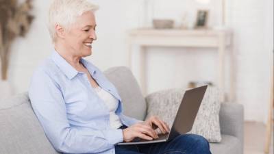 «Бабушка онлайн»: Служившие на Байконуре ветераны пообщались с пенсионерами в сети