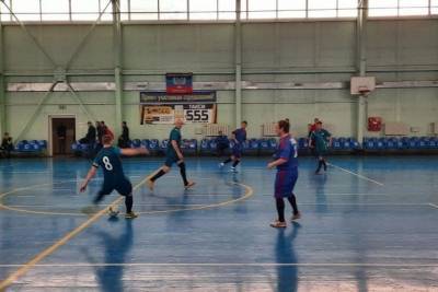В финале чемпионата ДНР по мини-футболу встретятся команды МЧС и МВД