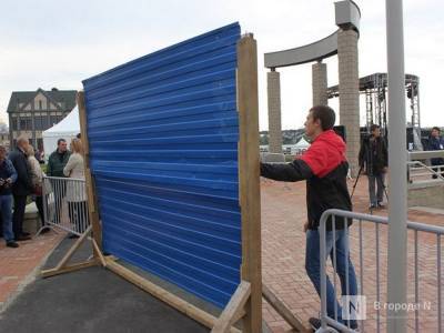 Синий забор на пересечении Белинского и Короленко временно убрали