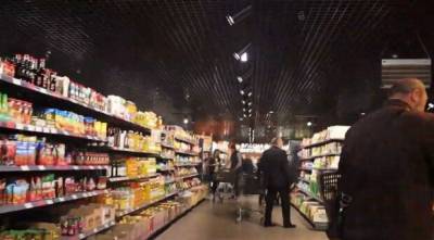 Обедневший Зеленский в супермаркете украл кусок мяса