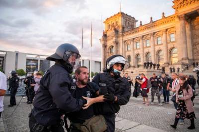 «Новая форма экстремизма»: в Германии набирают оборот протесты