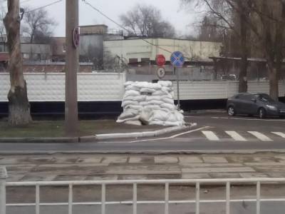 В оккупированном Донецке закладывают мешками с песком "админздания" и готовят бомбоубежища – СМИ