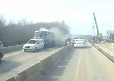 Момент аварии с маршруткой на мосту через Трубеж показали с другого ракурса