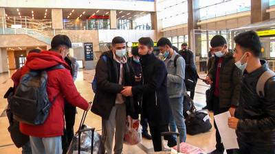 В Красноярск прилетели студенты-первокурсники из Таджикистана на учебу в вузы