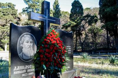 В Крыму пытаются спасти парк и могилу мыслителя Данилевского