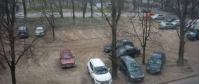 В Киеве начали штрафовать за неправильную парковку во дворах
