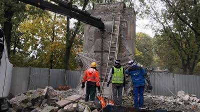 Польша снесла еще 6 памятников красноармейцам