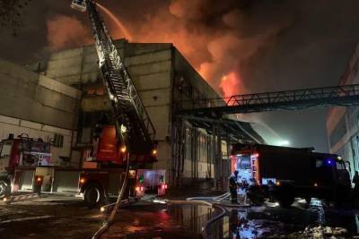 Пожарные полностью ликвидировали возгорание на складе на юго-западе Москвы