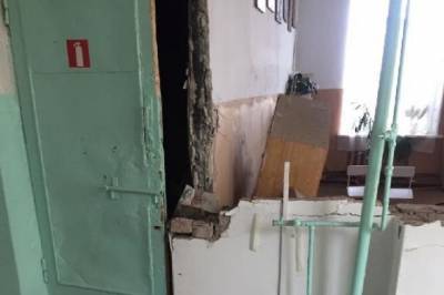 В Приморье рухнула стена сельской школы
