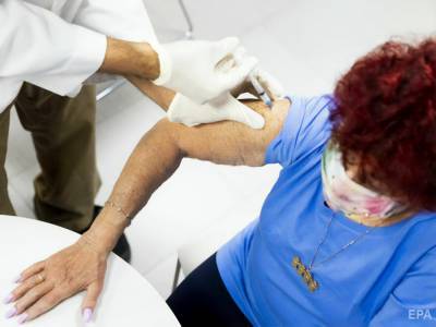 В США вакцинировали против коронавируса 80% пожилых людей