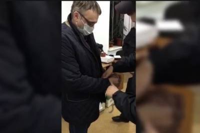 Распространено видео задержания главы комитета по госсзакупкам на Ставрополье