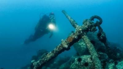 Тайны Баренцева моря: на глубине водолазы нашли разбившийся самолет и судно