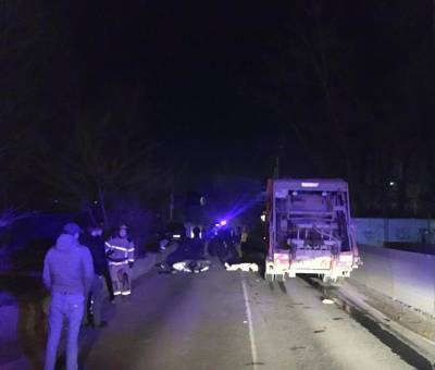 Ночью в Ростове под колесами мусоровоза погибла юная пассажирка скутера