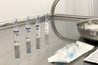Ученые из Петербурга разработают вакцину от COVID-19 со вкусом ряженки