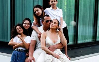 "Нам лучше остаться друзьями": Дженнифер Лопес и Алекс Родригес официально объявили о расставании
